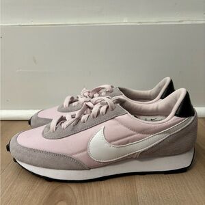 Nike Daybreak Sneaker Women’s Size 8